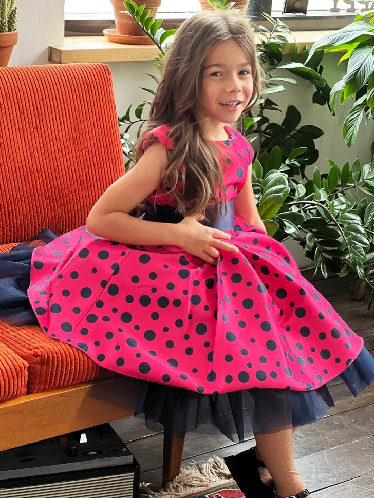 Платье для девочки нарядное БУШОН ST10, стиляги цвет малиновый, темно-синий пояс, принт горошек 