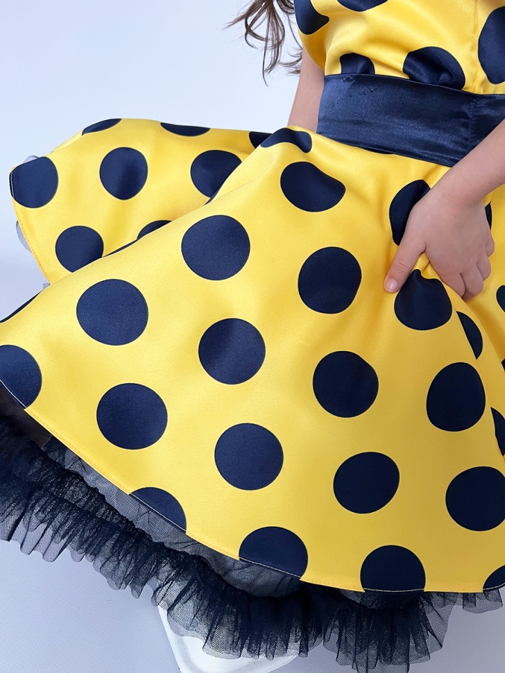 Платье для девочки нарядное БУШОН ST20, стиляги цвет желтый, синий пояс, принт синий горох 