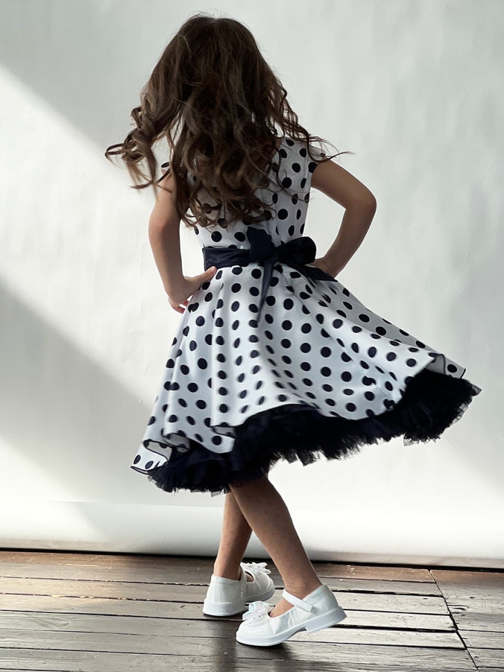 Платье для девочки нарядное БУШОН ST10, стиляги цвет белый, темно-синий пояс, принт темно-синий горошек 