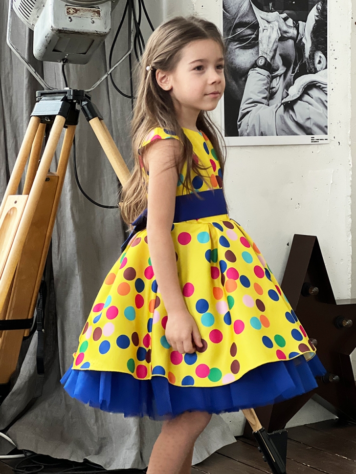 Платье для девочки нарядное БУШОН ST10, стиляги цвет желтый, синий пояс, принт горошек 