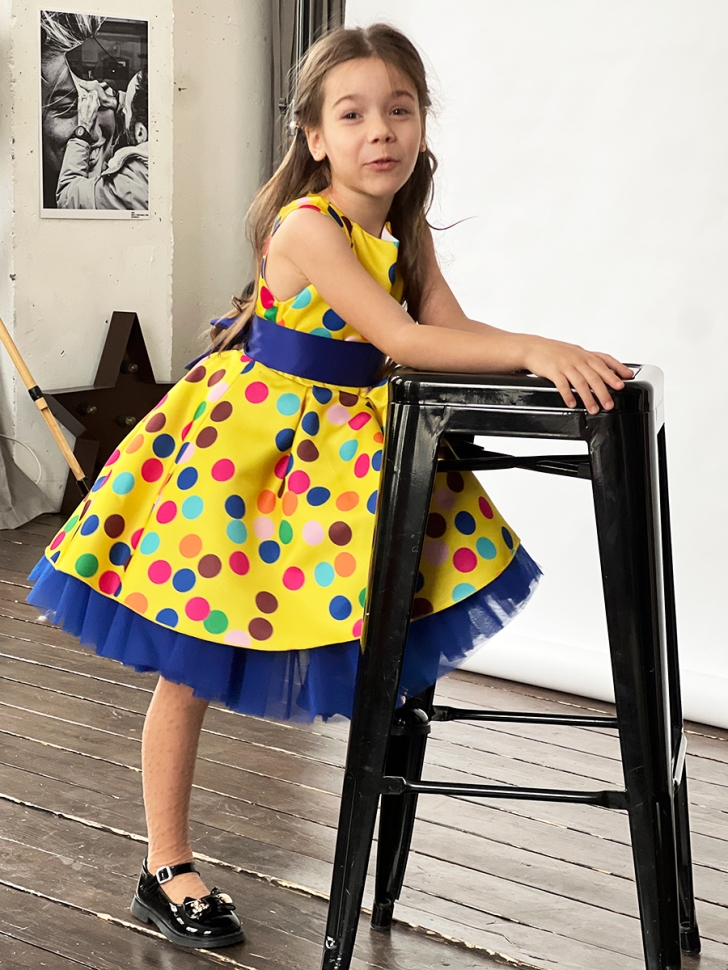 Платье для девочки нарядное БУШОН ST10, стиляги цвет желтый, синий пояс, принт горошек 