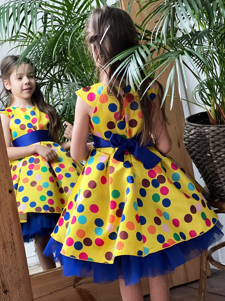 Платье для девочки нарядное БУШОН ST10, стиляги цвет желтый, синий пояс, принт горошек 