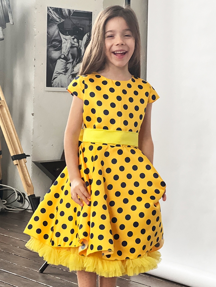 Платье для девочки нарядное БУШОН ST10, стиляги цвет желтый, желтый пояс, принт синий горошек 