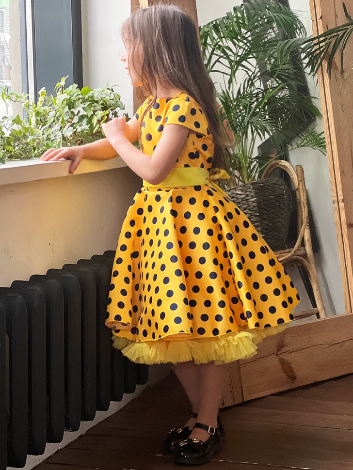 Платье для девочки нарядное БУШОН ST10, стиляги цвет желтый, желтый пояс, принт синий горошек 