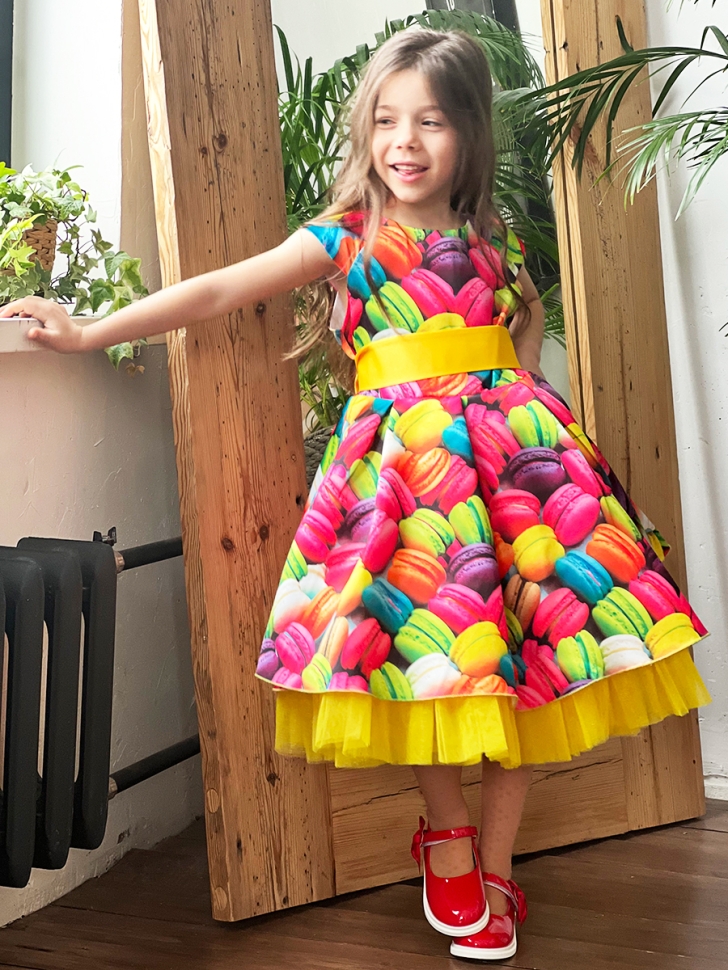 Платье для девочки нарядное БУШОН ST37, стиляги цвет мультиколор принт макаруны 