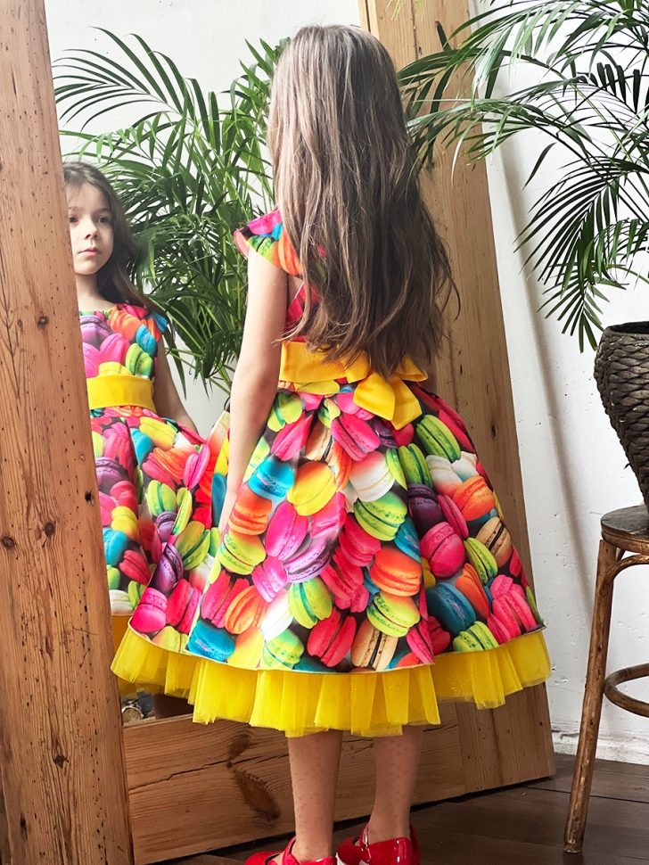 Платье для девочки нарядное БУШОН ST37, стиляги цвет мультиколор принт макаруны 