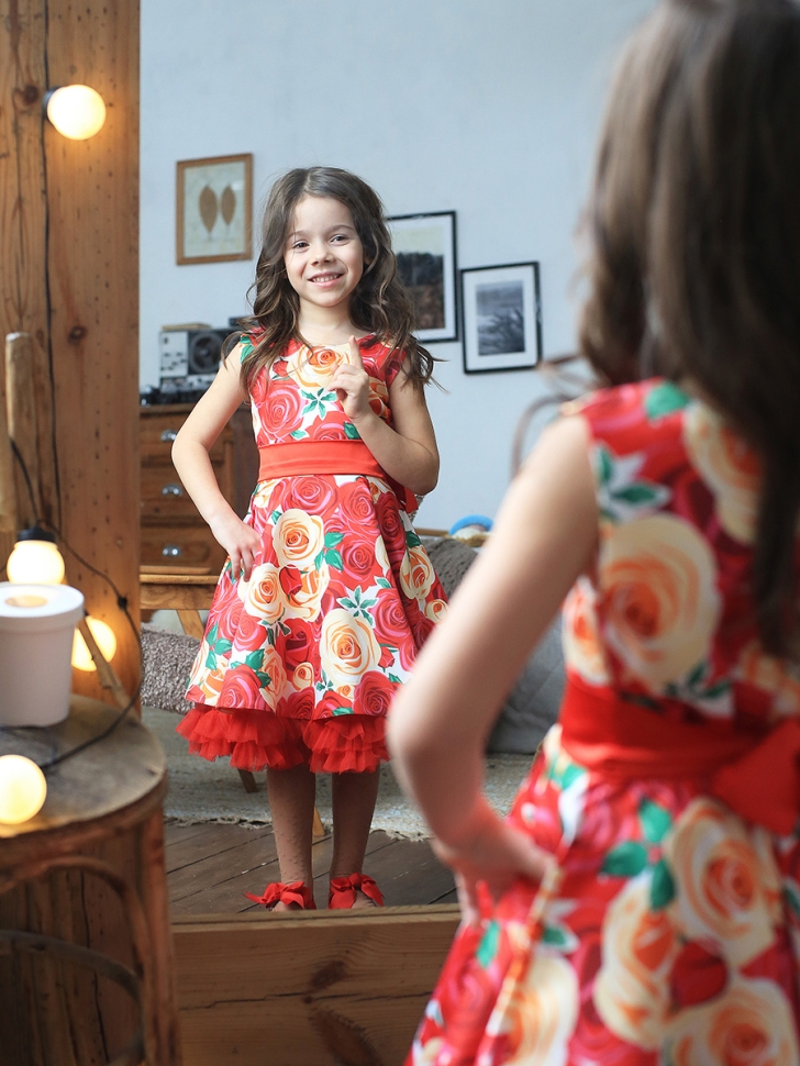 Платье для девочки нарядное БУШОН ST30, стиляги цвет красный/желтый пояс красный, принт красные цветы