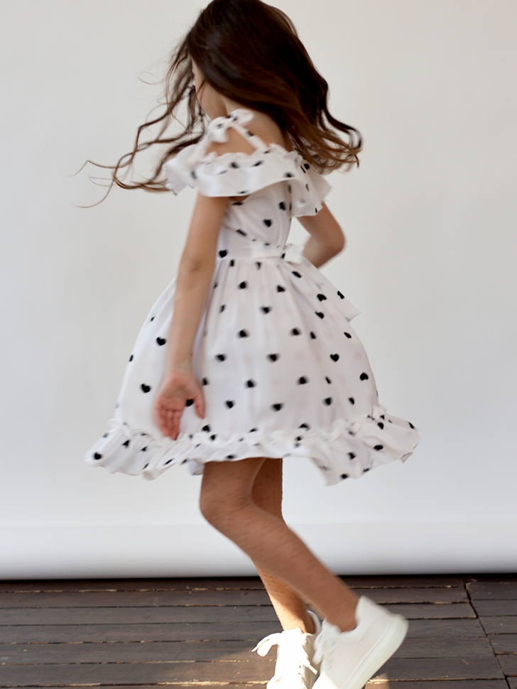 Платье для девочки вискоза БУШОН ST65, цвет белый/черный сердце