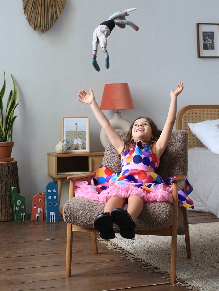 Платье для девочки нарядное БУШОН ST20, стиляги цвет мультиколор, светло-розовый пояс, принт горох 