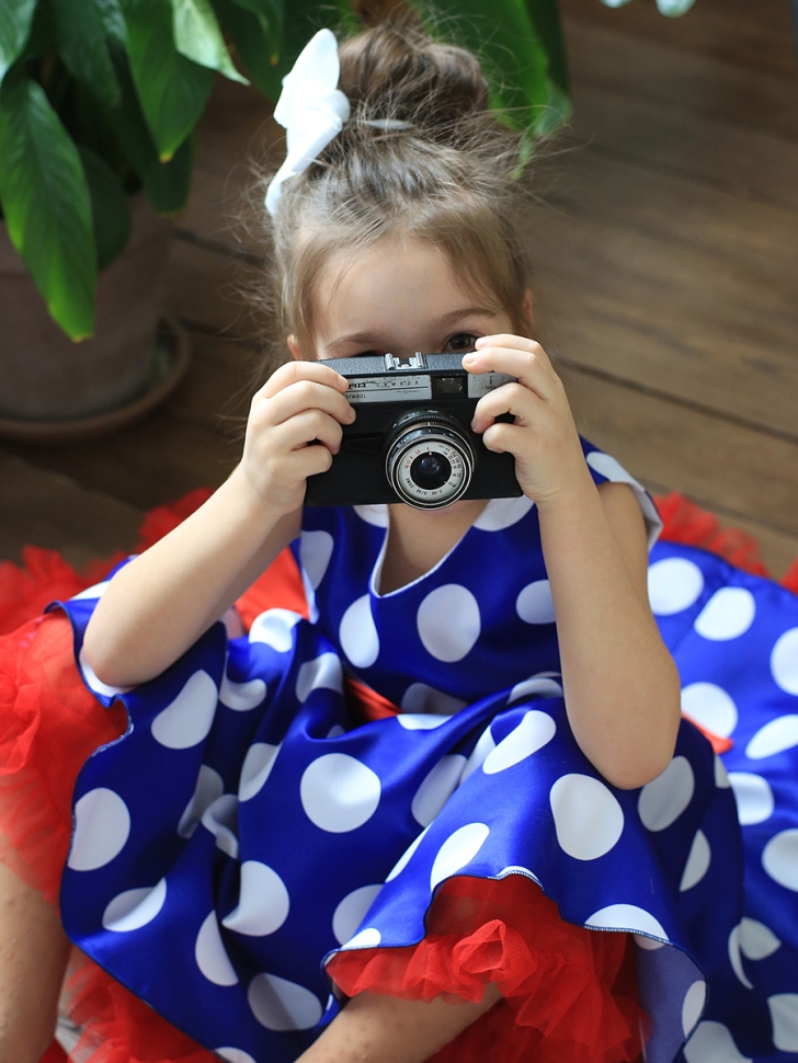 Платье для девочки нарядное БУШОН ST20, стиляги цвет василек, красный пояс, принт белый горох 