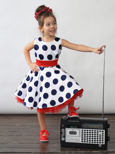 Платье для девочки нарядное БУШОН ST20, стиляги цвет белый, красный пояс, принт синий горох