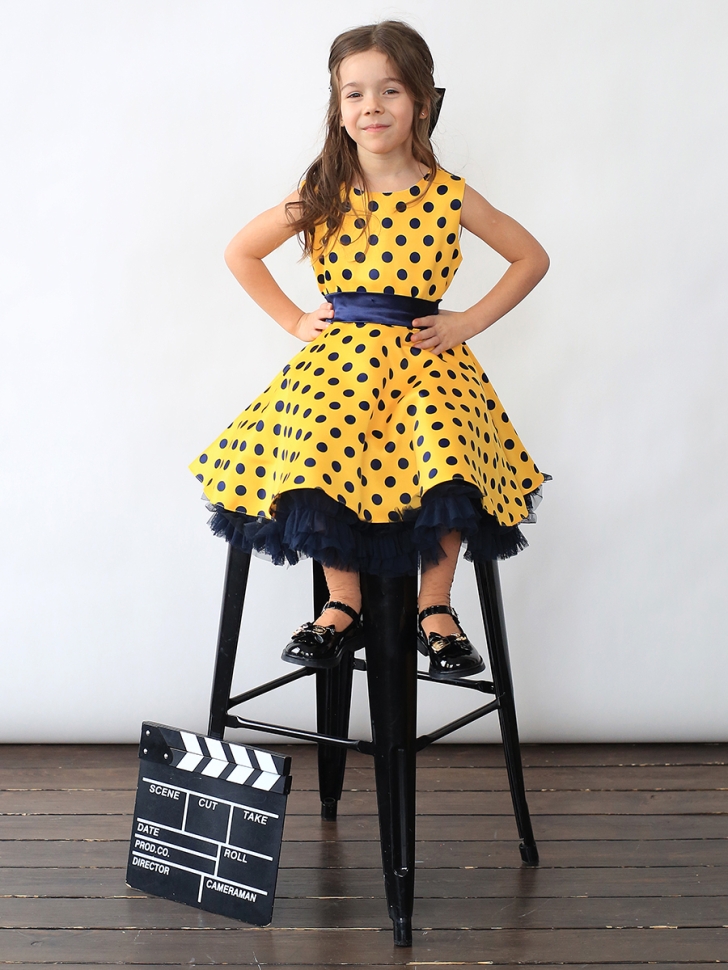 Платье для девочки нарядное БУШОН ST10, стиляги цвет желтый, синий пояс, принт синий горошек 