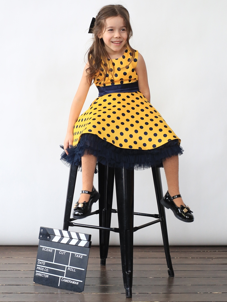 Платье для девочки нарядное БУШОН ST10, стиляги цвет желтый, синий пояс, принт синий горошек 