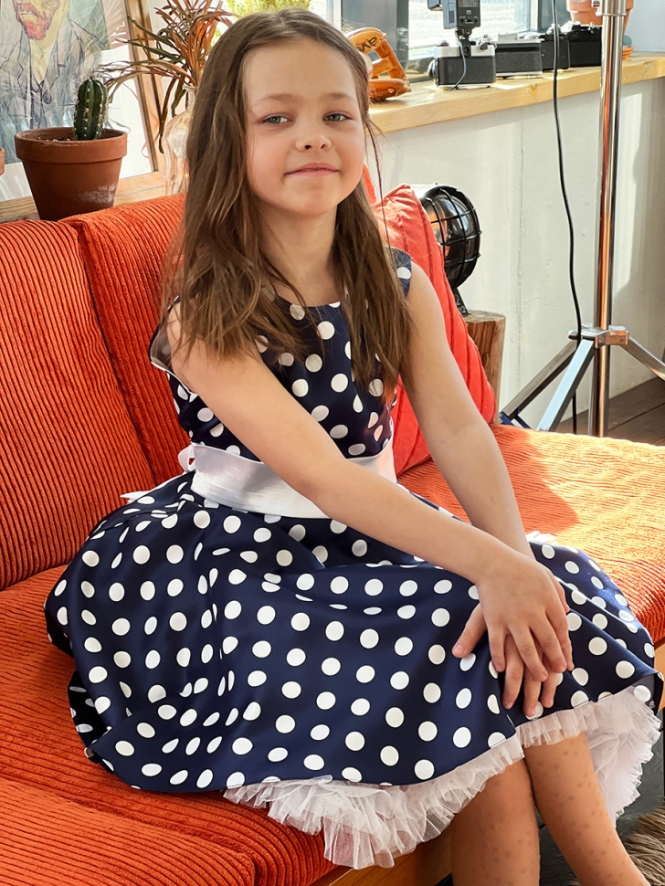 Платье для девочки нарядное БУШОН ST10, стиляги цвет темно-синий, белый пояс, принт белый горошек 