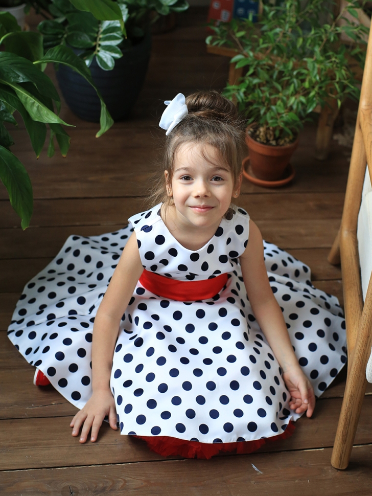 Платье для девочки нарядное БУШОН ST10, стиляги цвет белый, красный пояс, принт синий горошек 