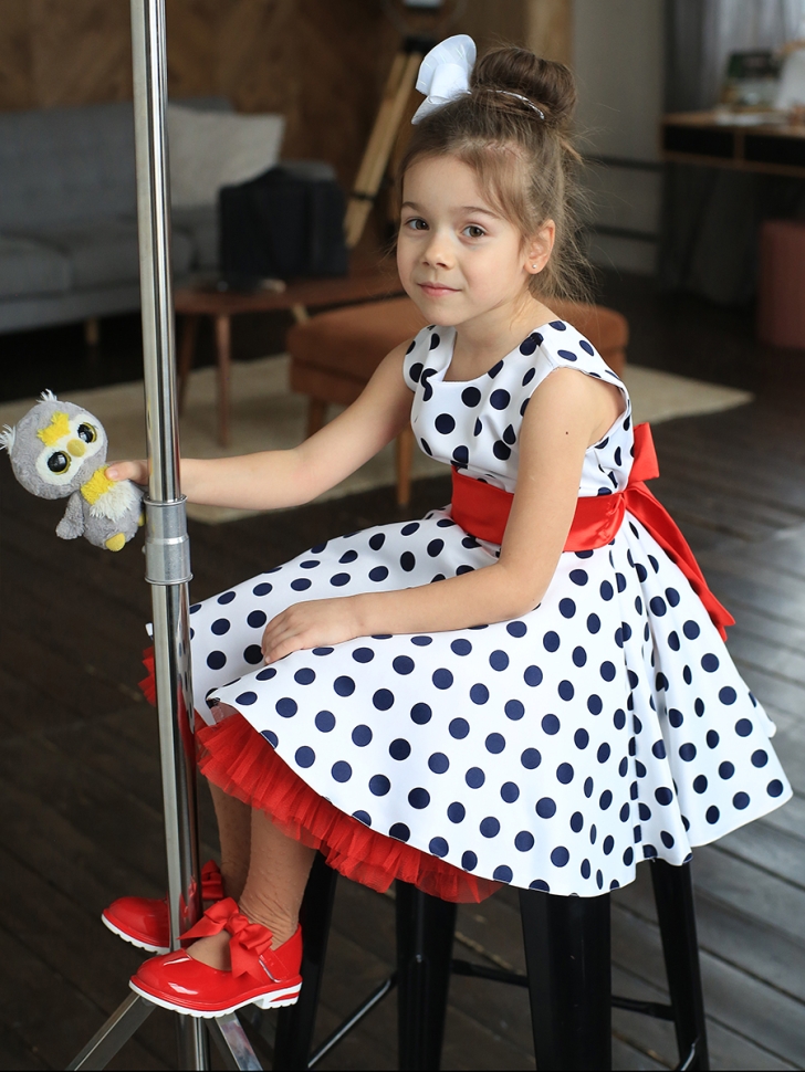 Платье для девочки нарядное БУШОН ST10, стиляги цвет белый, красный пояс, принт синий горошек 