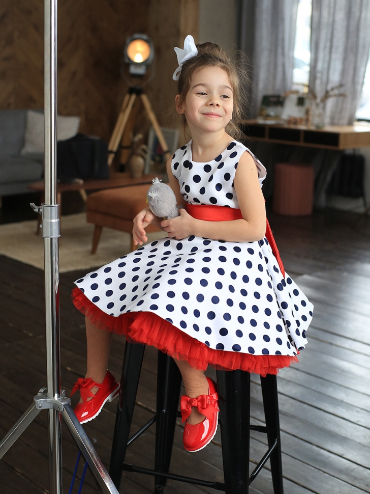 Платье для девочки нарядное БУШОН ST10, стиляги цвет белый, красный пояс, принт синий горошек 