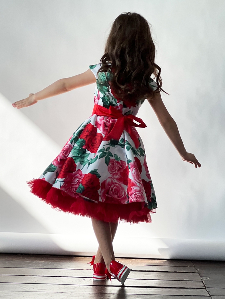 Платье для девочки нарядное БУШОН ST30, стиляги цвет белый/красный пояс красный, принт цветы 