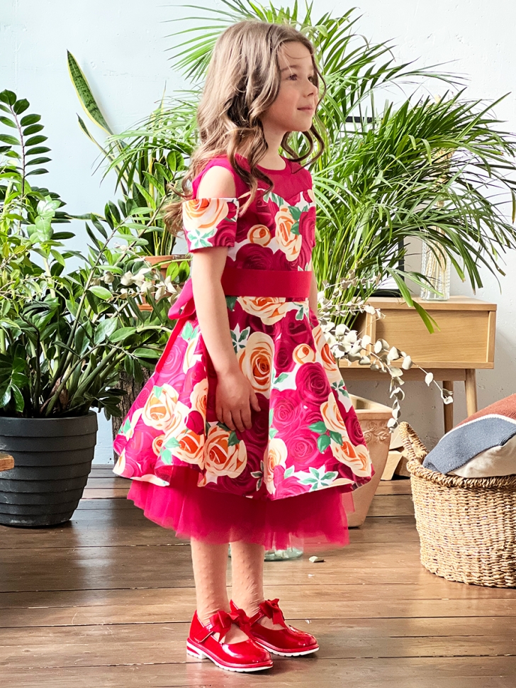 Платье для девочки нарядное БУШОН ST31, стиляги цвет малиновый/желтый пояс красный, принт красные цветы 
