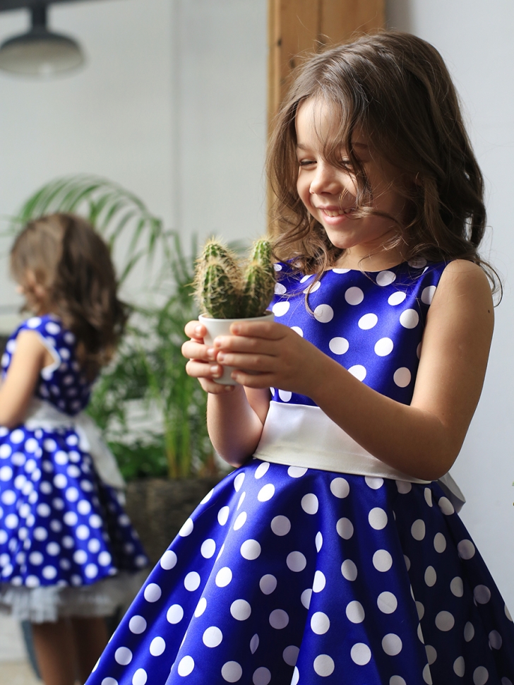 Платье для девочки нарядное БУШОН ST10, стиляги цвет василек, белый пояс, принт белый горошек 