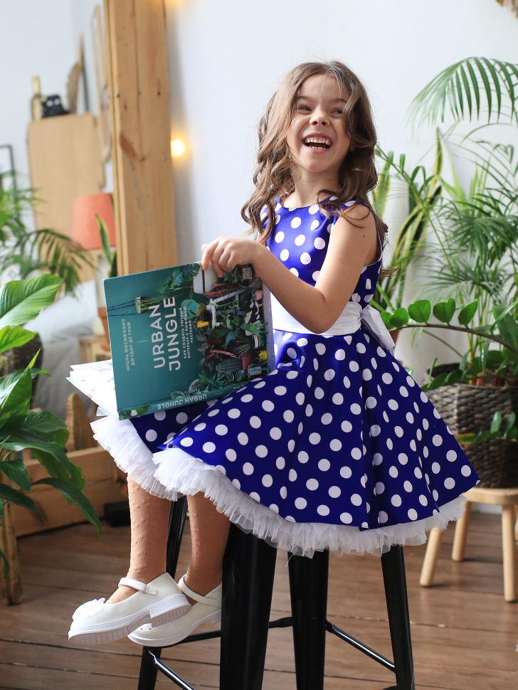 Платье для девочки нарядное БУШОН ST10, стиляги цвет василек, белый пояс, принт белый горошек 