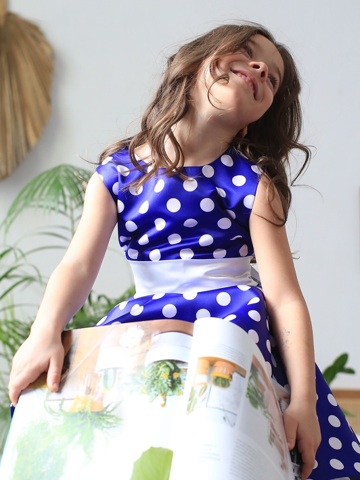 Платье для девочки нарядное БУШОН ST10, стиляги цвет василек, белый пояс, принт белый горошек 