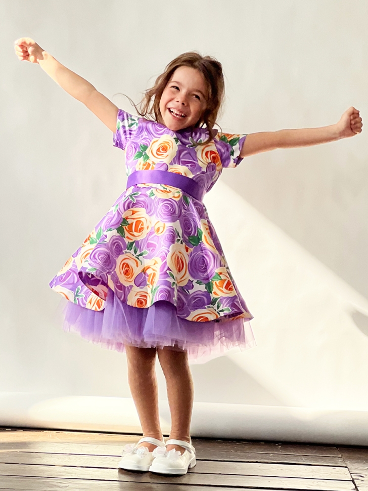Платье для девочки нарядное БУШОН ST31, стиляги цвет сирень/желтый пояс сирень, принт цветы 