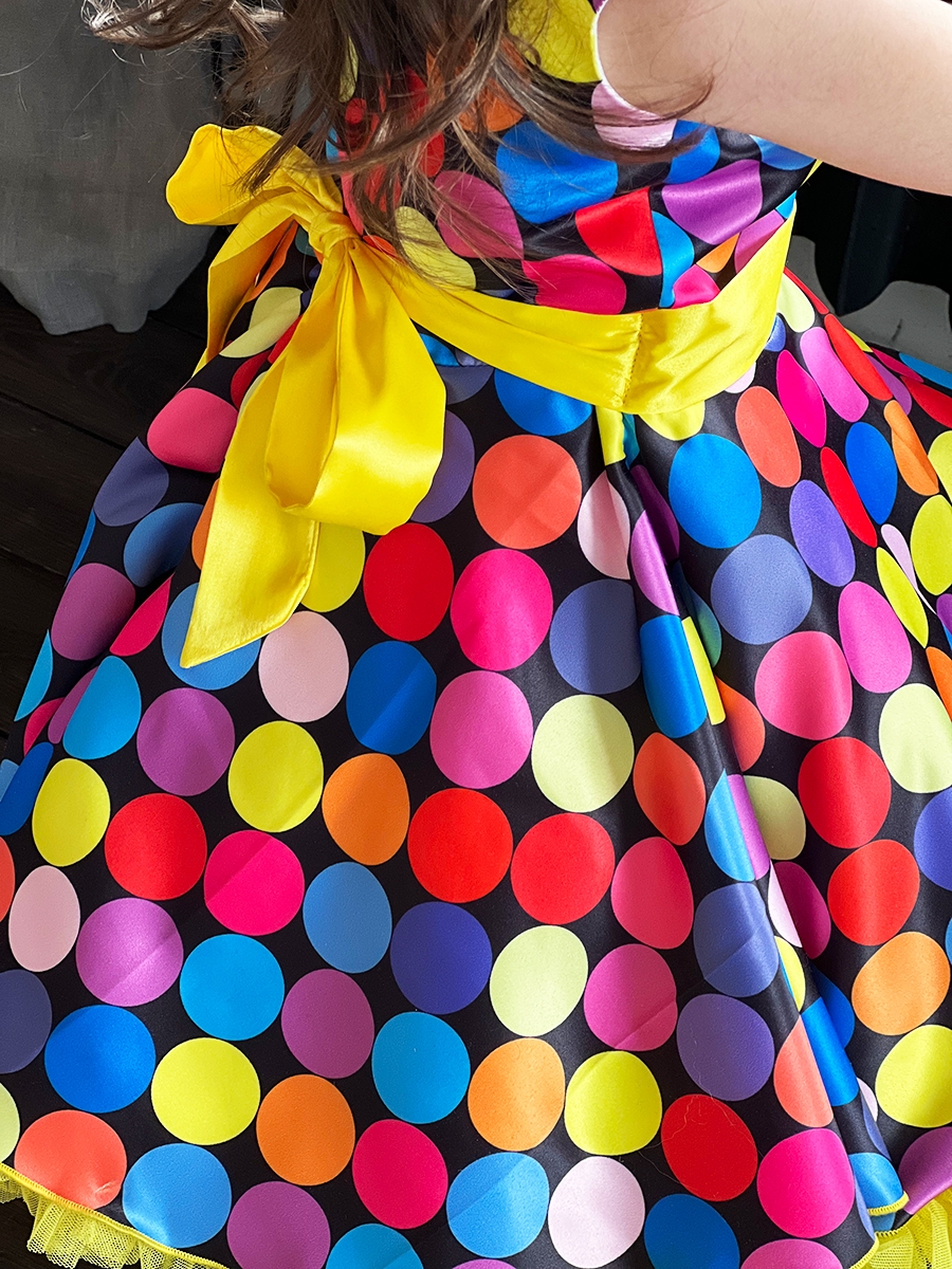 Платье для девочки нарядное БУШОН ST20, стиляги цвет мультиколор, желтый пояс, принт горох 