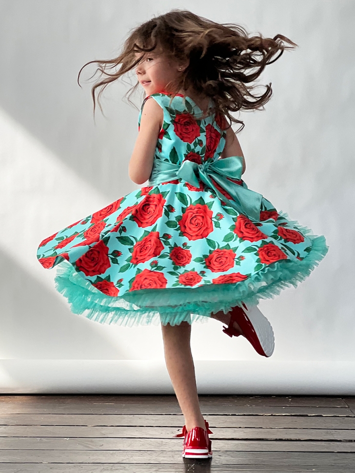 Платье для девочки нарядное БУШОН ST30, стиляги цвет зеленый/красный, принт цветы 