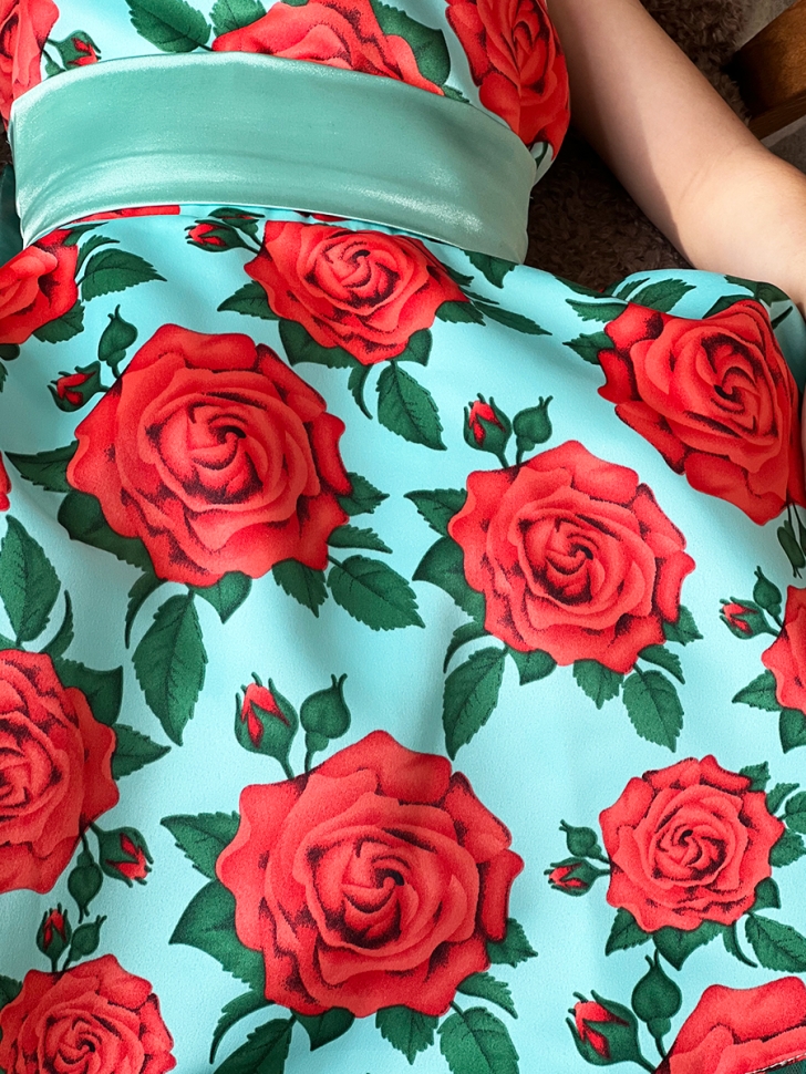 Платье для девочки нарядное БУШОН ST30, стиляги цвет зеленый/красный, принт цветы 