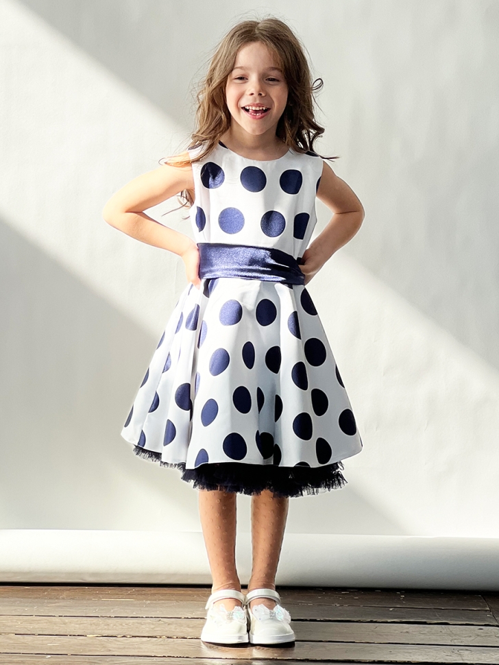 Платье для девочки нарядное БУШОН ST20, стиляги цвет белый, синий пояс, принт горох синий 