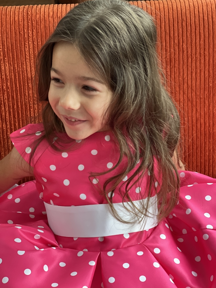 Платье для девочки нарядное БУШОН ST10, стиляги цвет ярко-розовый, белый пояс, принт горошек 